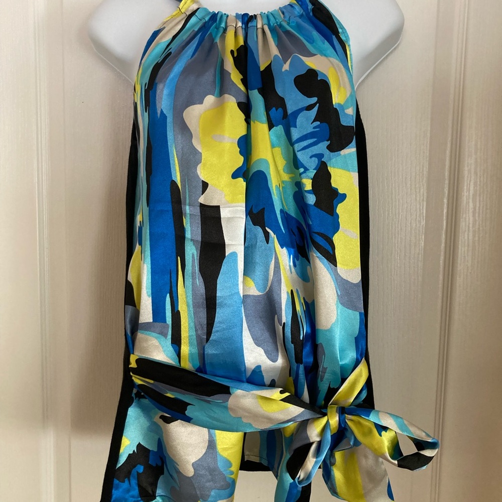 Top by August Silk SZ Medium stretch black back!  original price 50$ New
